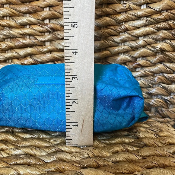 Athleta Excursion Mini Belt Bag Crossbody Fanny Pack Turquoise NWT - Picture 10 of 10